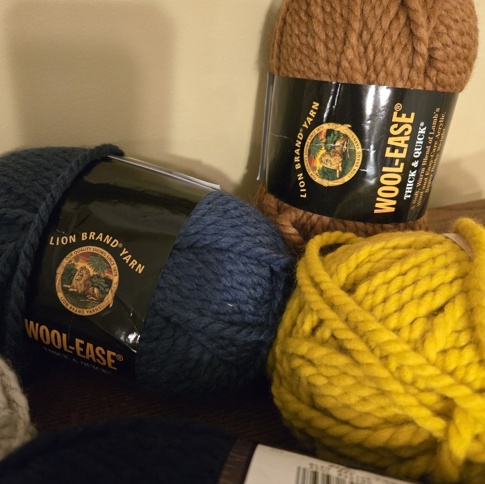7 NEW MoLion Brand Wool-Ease Yarn Bundle - Picture 4 of 5